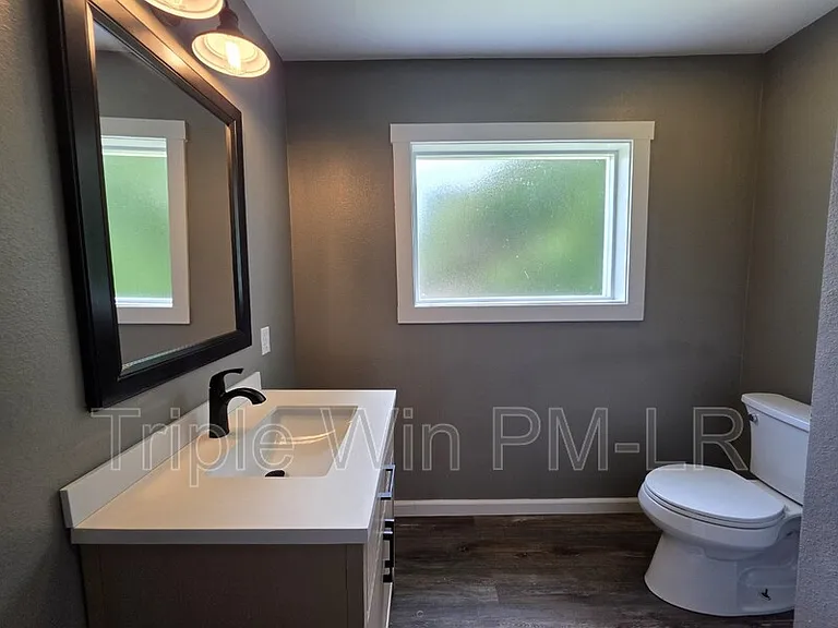 1908 E Lakeview — Photo 14