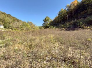 2631 Lotts Creek Rd, Hazard, KY 41701