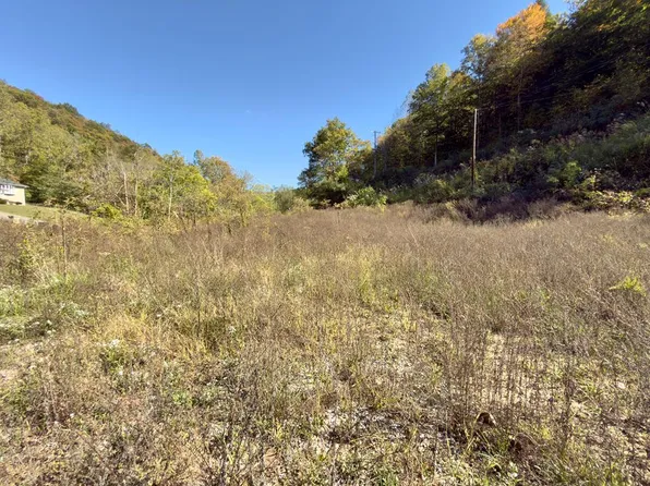 2631 Lotts Creek Rd, Hazard, KY 41701