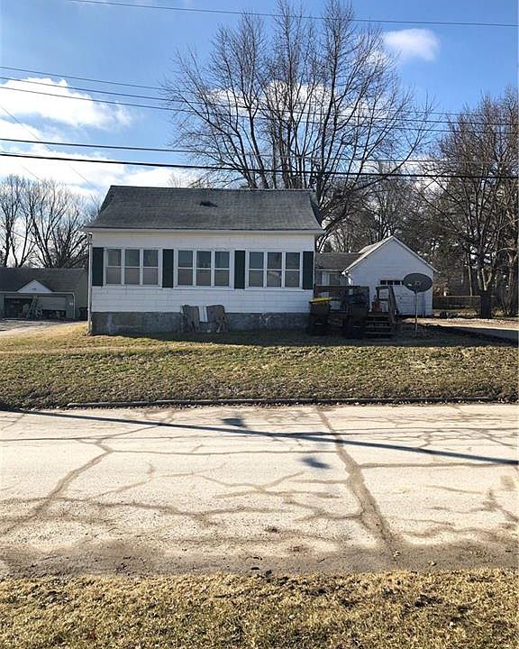1st image of 114 E Grant St