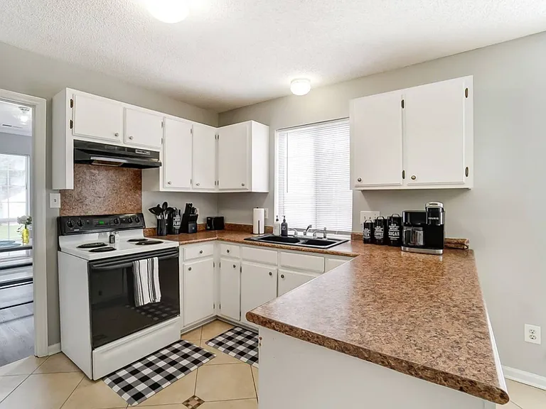 9501 Pondside Ln — Photo 24
