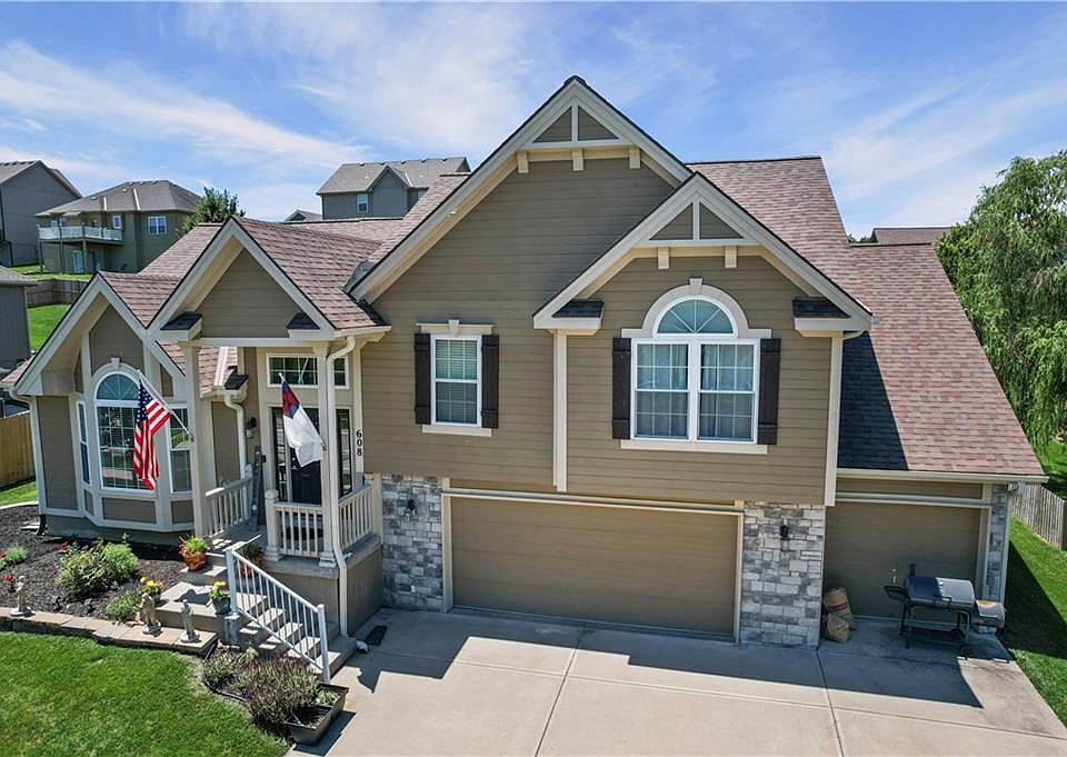 1st image of 608 Coach Light Cir