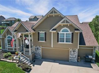 608 Coach Light Cir, Smithville, MO 64089