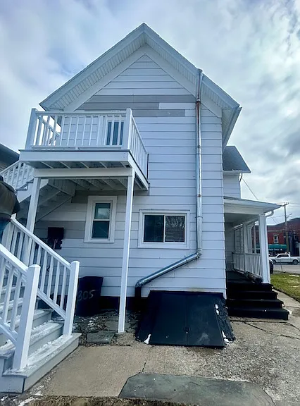 Rear view. Upper exterior entrance.