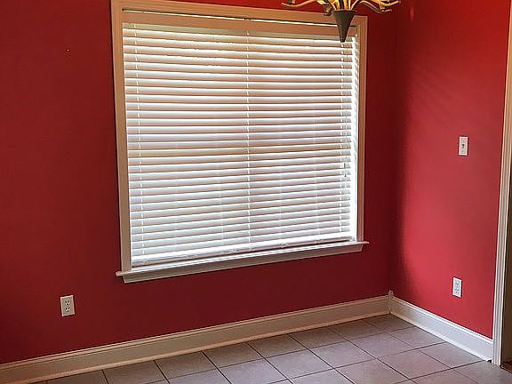 Breakfast/ Dining Area