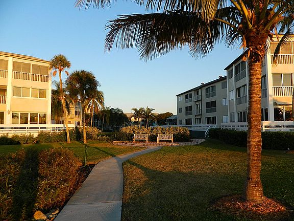 4th image of 1550 NE Ocean Blvd APT D202
