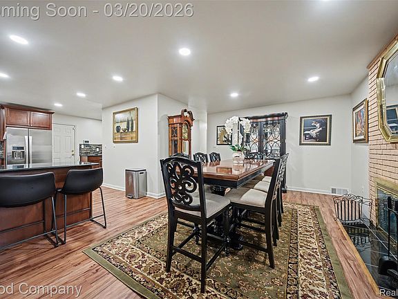 5th image of 29661 Chelmsford Rd