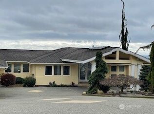 191 Glacier Peak Dr, Camano Island, WA 98282