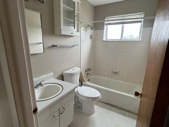 5th image of 3623 N Sterling Ave APT C6