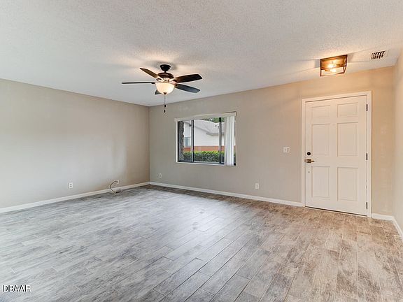 2nd image of 1160 Ashland Ct