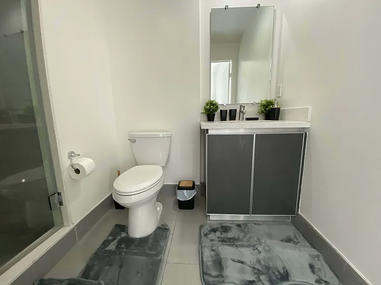 1435 N Poinsettia Pl — Photo 5