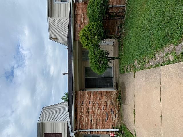 1st image of 104 E Beaver Ct
