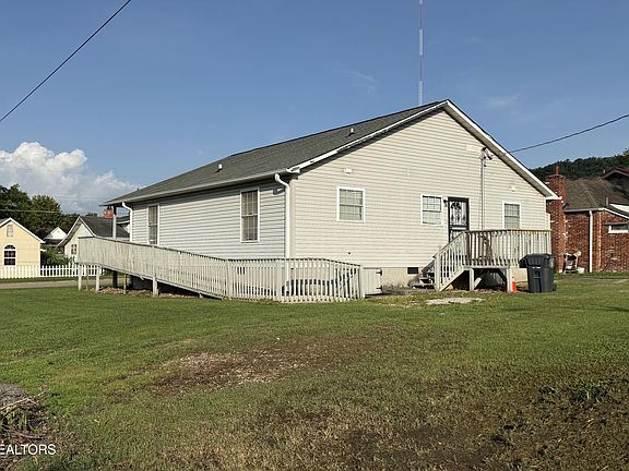 4th image of 3100 Rector St