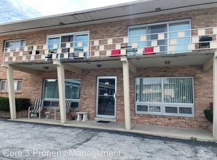 221 Robinhood Ln #1, Bloomington, IL