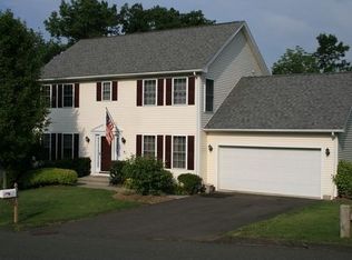8 White Oak Dr, Danbury, CT 06810