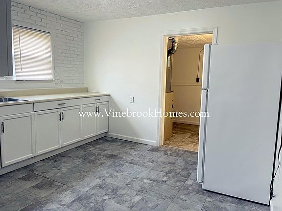 5th image of 2832 Holman St