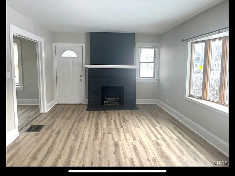 102-104 W Linden St #102 — Photo 9