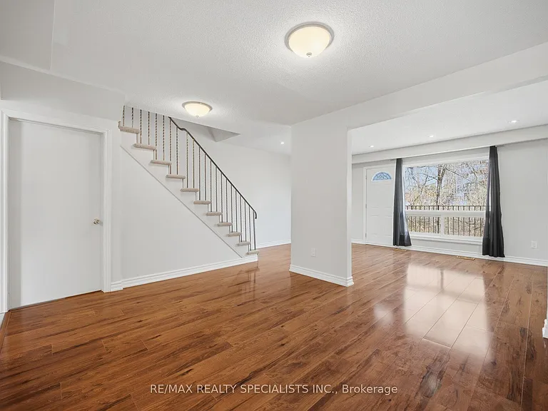 701 Burnhamthorpe Rd #106 — Photo 13