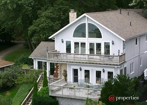 2933 Lake Shore Dr photo 1