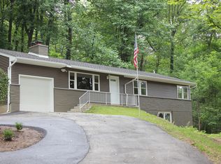 4782 Chestnut Hill Rd, Center Valley, PA 18034