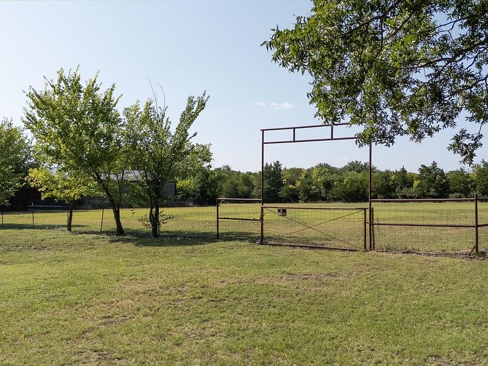 1st image of 404 Hackberry Dr