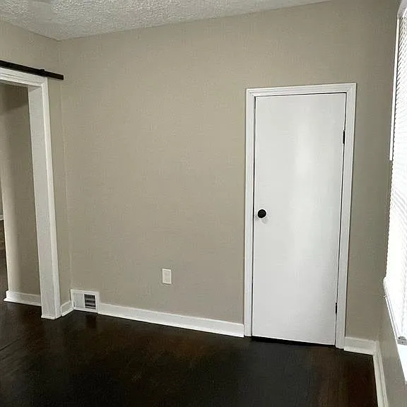 7256 Prospect Ave — Photo 15