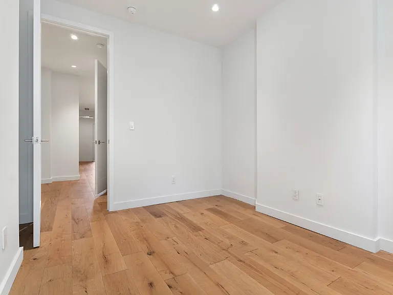 205 10th Ave #2S — Photo 8