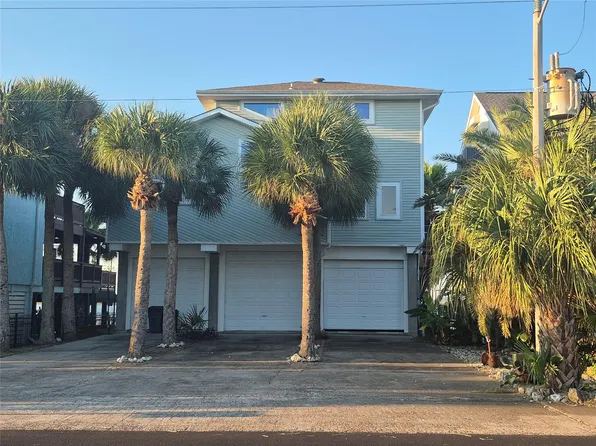 1823 Port O Call St, Tiki Island, TX 77554
