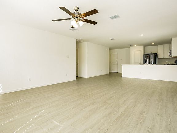 4th image of 138 Glenwood Dr
