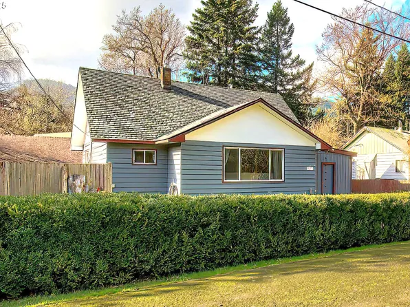 1015 E Cascade Dr, North Bonneville, WA 98639