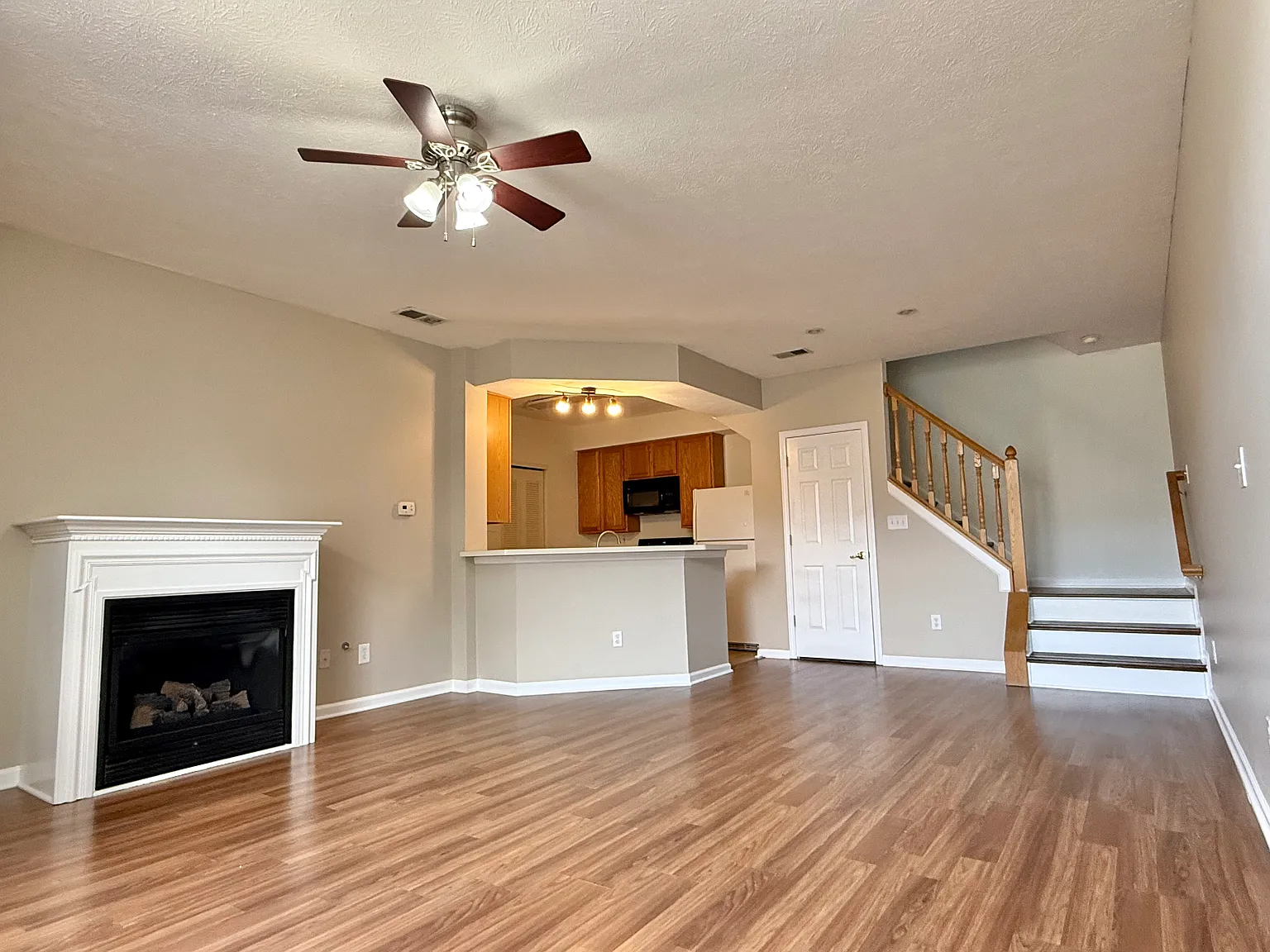 2 bed, 1.5 bath, 1309 sqft, $1,700 — Photo 4