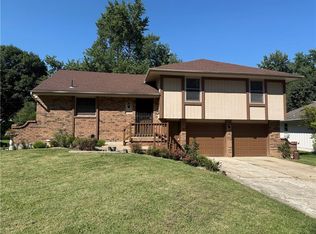 13305 Palmer Ave, Grandview, MO 64030