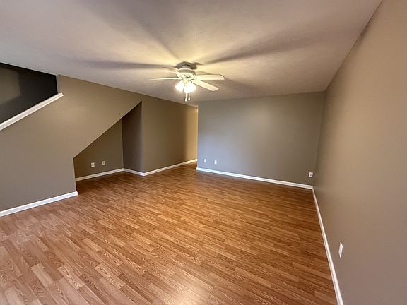 5th image of 304 Brookside Pl