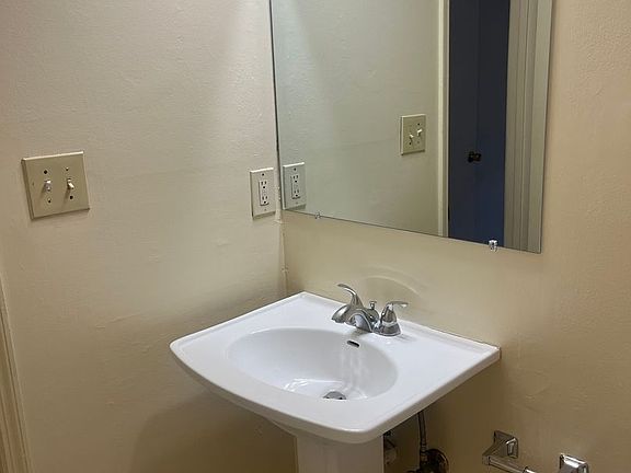 2nd image of 116 Kellogg Dr