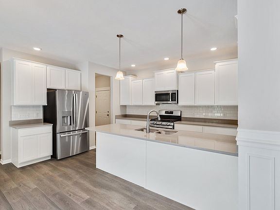5th image of 12396 Magoun Ave