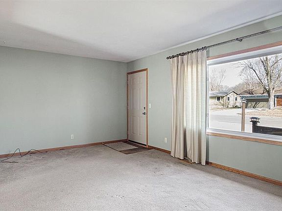 4th image of 2858 Milton Road