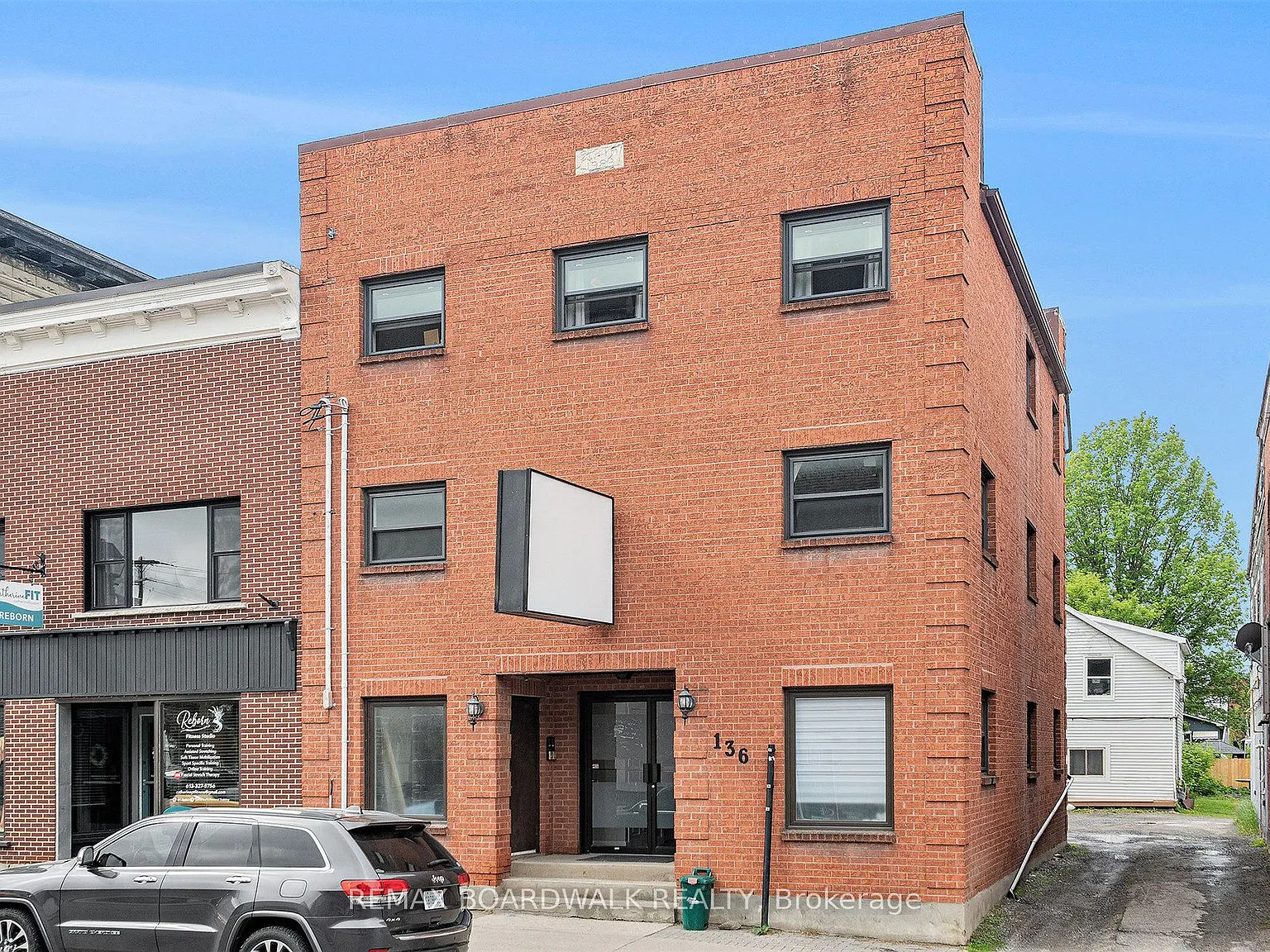 3 bed, $2,300 — Photo 1