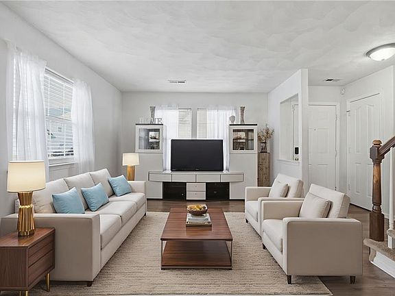 3rd image of 164 Stoney Ridge Ave