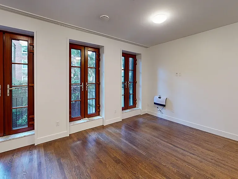 206 E 20th St #PENTHOUSE — Photo 26