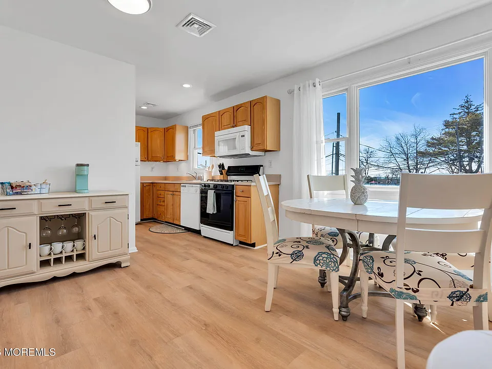 548 Washington Blvd #SEA