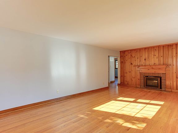 3rd image of 5716 Forest Hill Ave