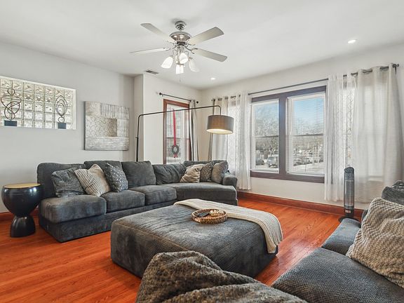3rd image of 4857 W Wellington Ave