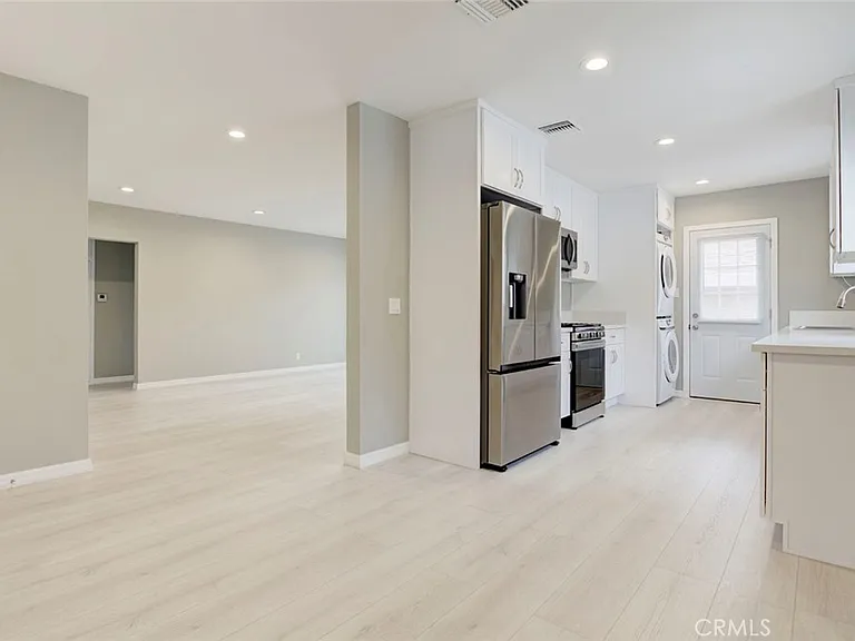 10935 Nassau Ave — Photo 8
