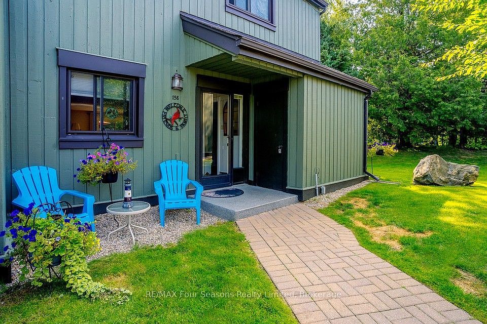 1st image of 158 Escarpment Cres