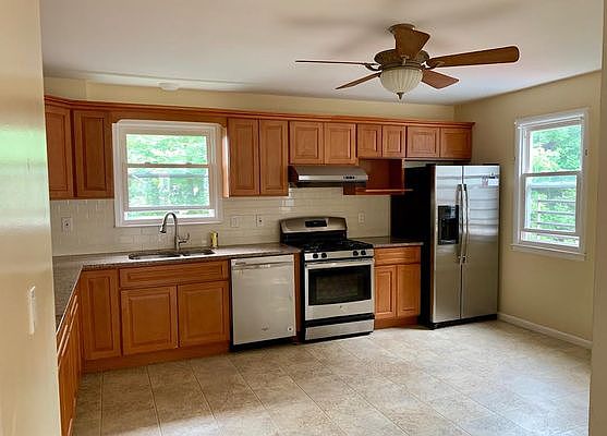 3rd image of 5836 Liebig Ave #1