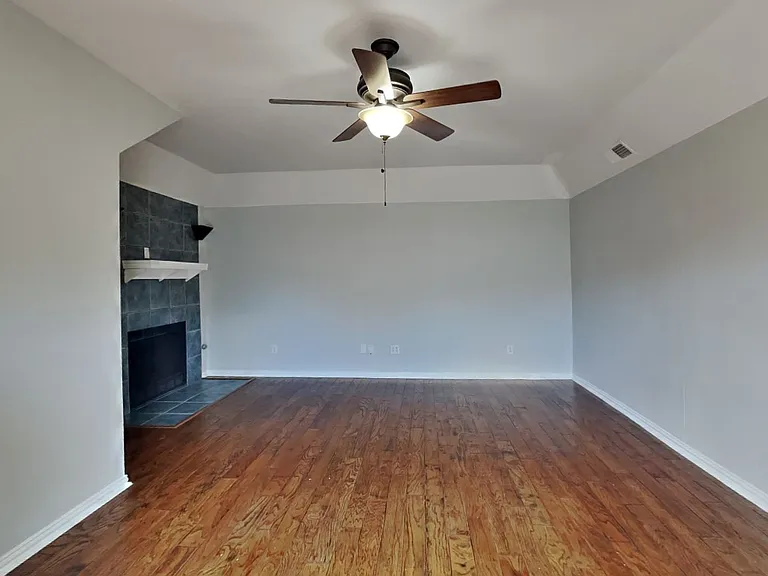 1838 Crooks Ct — Photo 17