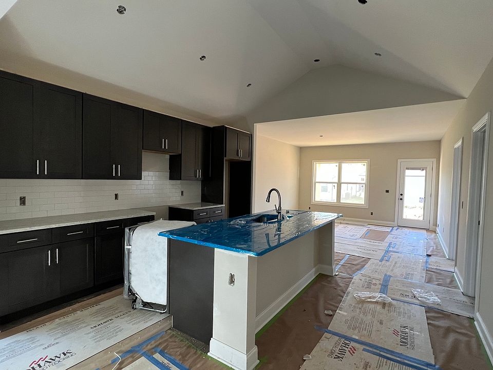 2nd image of 2108 Spring Lakes Cir