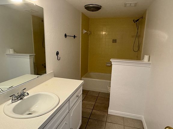 3rd image of 2600 Briarwood Dr