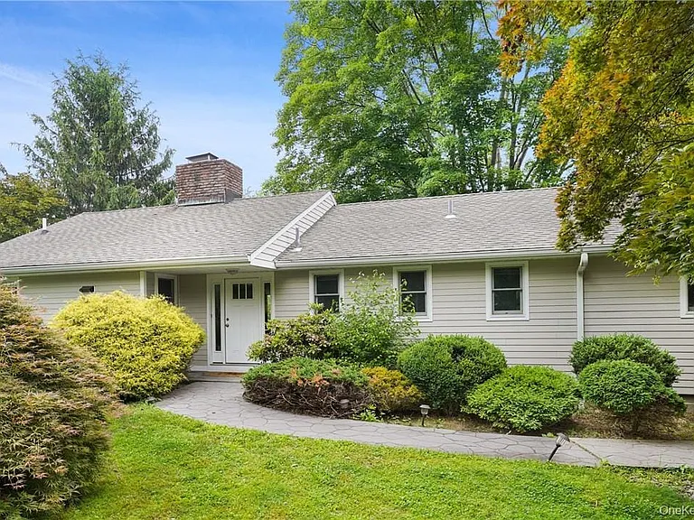 30 Palmer Ln — Photo 2