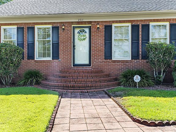 3rd image of 2311 N Sherwood Dr